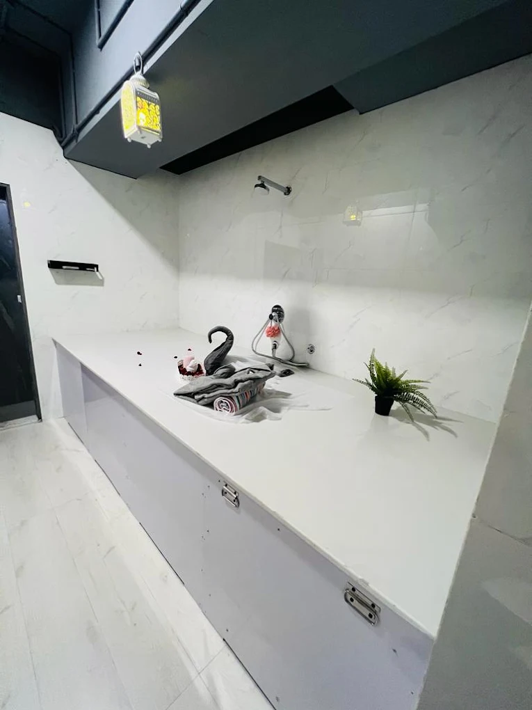 MIZMAR bathing room with shower and spa details